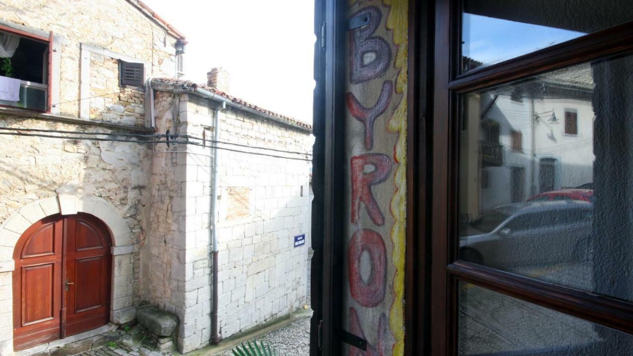 Studio Apartman Galerija Buzet Eksteriør billede